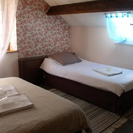 Hotel Le Grillon 3*