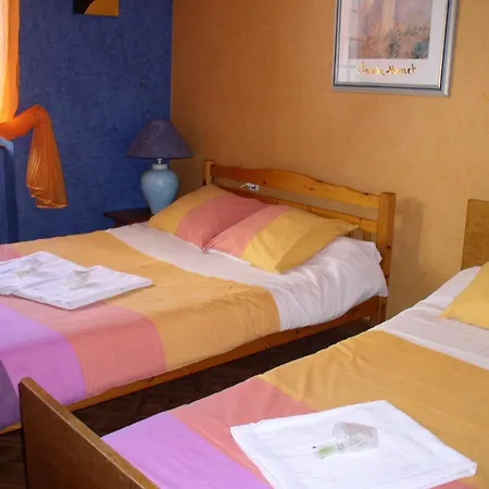Hotel Le Grillon 3*